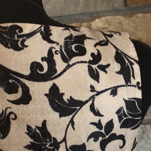 CHICO Black Vest with black & tan/gold patterned back 💐 - Picture 5 of 11